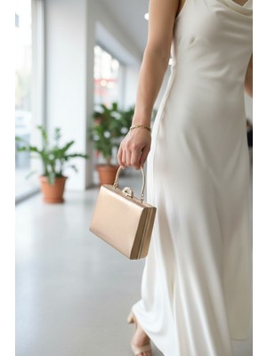 Enoch Kadın Mikro Dokulu Gümüş Metal Saplı ve Yarım Ay Kilitli Minimalist Abiye Portföy Çanta