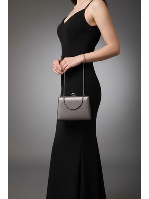 Enoch Kadın Mikro Dokulu Gümüş Metal Saplı ve Yarım Ay Kilitli Minimalist Abiye Portföy Çanta