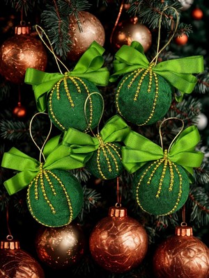 Haze Design Lab Yeşil Kadife Çam Ağacı Süsü - 8 cm Fiyonklu Yılbaşı Çam Ağacı Topu