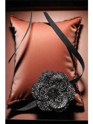 Petek Aksesuar Parlak Taşlı Çiçek Choker Kolye