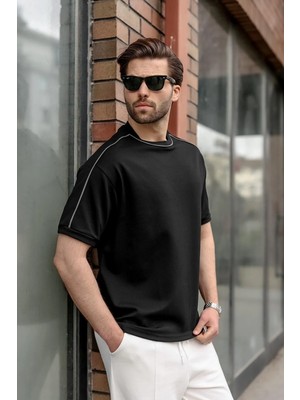 Madmext Siyah Şerit Detaylı Modern Kesim Erkek Tişört E7182