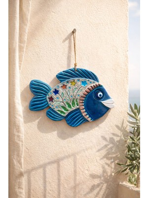 Marena Home Büyük Boy Seramik Balık Duvar Süsü 37X25 Cm, El Yapımı Deniz Temalı Duvar Dekoru, Renkli Bohem Ev Balkon Bahçe Süsü, Akdeniz Stil Dekoratif Askılı Duvar Aksesuarı