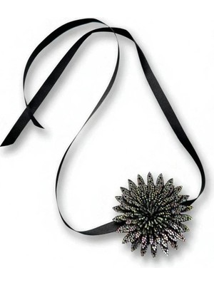 Petek Aksesuar Parlak Taşlı Çiçek Choker Kolye