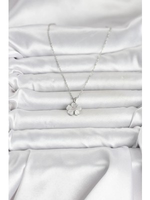 İlanib Ticaret 316L Çelik Zincir Gümüş Renk Yonca Model Kadın Kolye