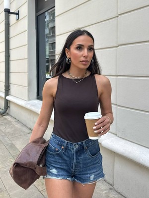 Lea Kayık Yaka Askılı Pamuk Basic Premıum Tuşe Bluz