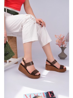 Sy Leather Berry Model Hakiki Deri Tek Bant Bilekten Tokalı Dolgu Topuk Kadın Günlük Sandalet