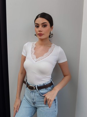 Esra Helvacı Yaka Dantelli Tshirt