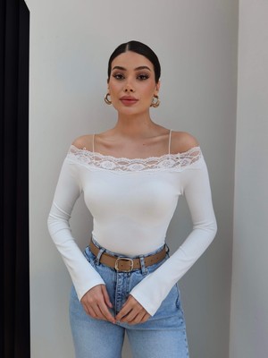Esra Helvacı Askılı Dantel Detay Bluz