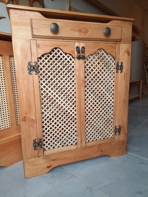 Feyza Design Çam Ağacından Ahşap Petek Önü Kapama Dresuar, Şık ve Doğal Görünüm