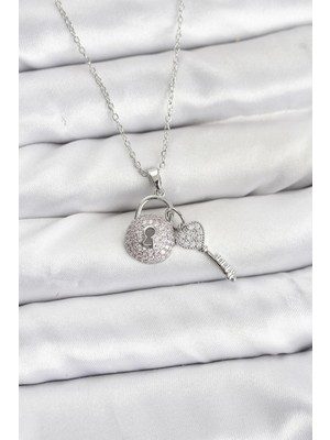 Uravas Store Çelik Zincir Gümüş Renk Kilit Anahtar Model Zirkon Taşlı Kadın Kolye