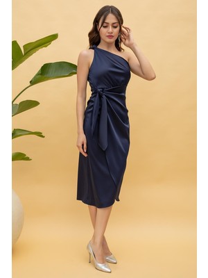 Zishan Fashion Tek Omuzdan Askılı Parlak Saten Kumaş Kuşak Detaylı Midi Kadın Abiye Gece Şık Kadın Elbise STP-003