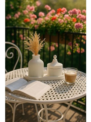 Daisy Home 3 Parçalı Beyaz Dekoratif Set – Çizgili Vazo, Kapaklı Mumluk & Oval Tepsi