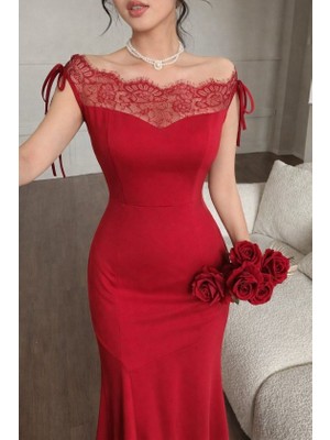 Modenya Kadın Göğüs ve Yakası Dantel Detaylı Kayık Yaka Görünümlü Uzun Ithal Krep Elbise