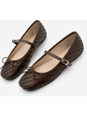 Marjin Kadın Küt Burun Fiyonk Detaylı Bantlı Örgü Desen Mary Jane Günlük Babet Teyra Kahve