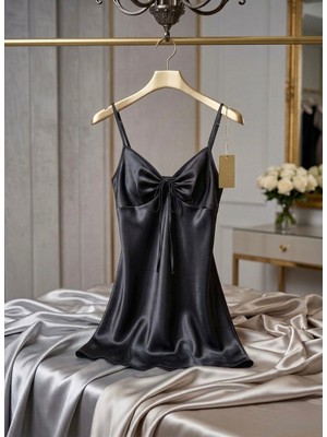 Çeyize Dair Herşey Siyah Saten Fiyonk Detaylı Askılı Gecelik – Şık ve Mini Nightdress