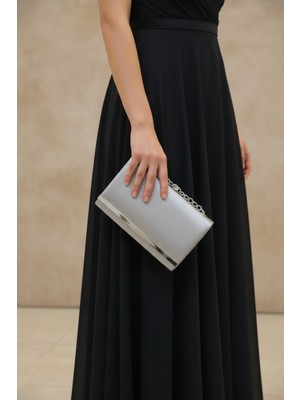 Enoch Kadın Sim Dokulu Gümüş Metal Şeritli ve Zincir Detaylı Minimalist Abiye Portföy Çanta