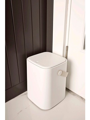 PremiumPort 8 Litre Dokunmatik Çöp Kovası, Beyaz, Şık ve Pratik Tasarım