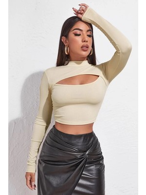 Modenya Kadın Ekru Göğüs Dekolteli Uzun Kollu Cut Out Crop Top Bluz