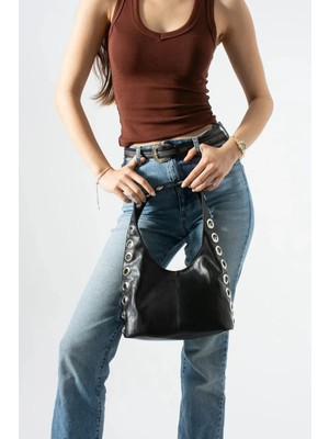 Özüm Çanta Günlük Şık Tasarım Metal Halka Detay Yumuşak Deri Görünümlü Kadın Kol ve Omuz Çanta Siyah