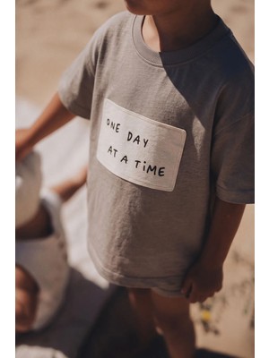 Cigit One Day At A Time Aplikeli T-Shırt 2-10 Yaş S Vizon