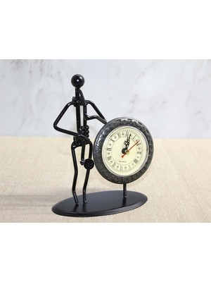 Elwes Metal Saatli Saksafon Çalan Müzisyen