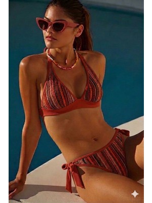 Dokulu ve Dantelli Çok Renkli Bikini Takım