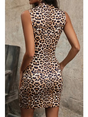 Modenya Kadın Leopar Desenli Cut-Out Detaylı Dekolteli Kolsuz Şık Gecelik