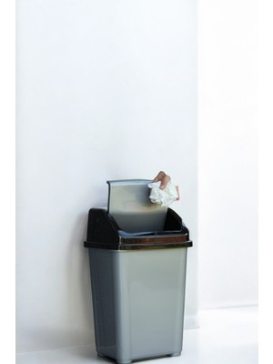 PremiumPort Şık 5 Litre Banyo Çöp Kovası, Kapaklı ve Fonksiyonel Tasarım