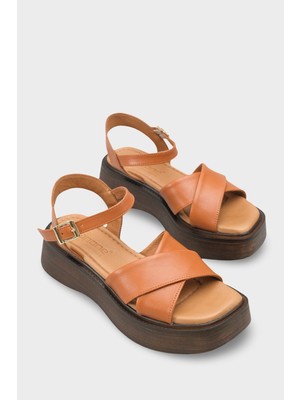 Capone Outfitters Bobbi Hakiki Deri Çapraz Bantlı Dolgu Topuk Kadın Sandalet