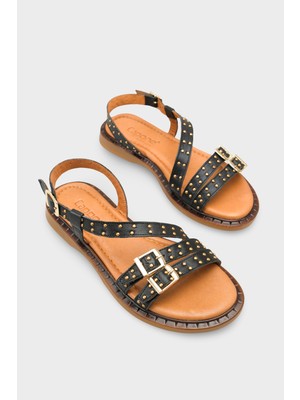 Capone Outfitters Griselda Hakiki Deri Metal Zımbalı Bantlı Düz Topuk Kadın Sandalet