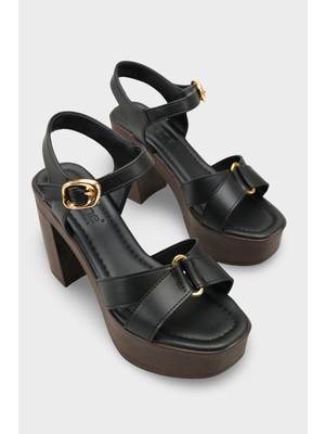 Capone Outfitters Sheilah Platform Çapraz Bantlı Bilekten Bantlı Kadın Sandalet