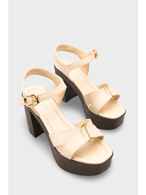 Capone Outfitters Sheilah Platform Çapraz Bantlı Bilekten Bantlı Kadın Sandalet
