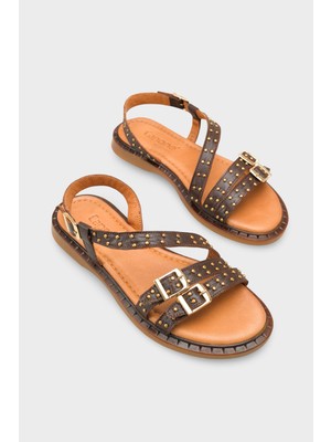 Capone Outfitters Griselda Hakiki Deri Metal Zımbalı Bantlı Düz Topuk Kadın Sandalet