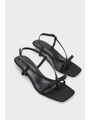 Capone Outfitters Lacey Saten Orta Topuklu Küt Burunlu Kadın Sandalet