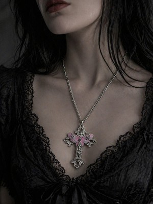 Herşey Nota Gotik Butterfly Figürlü Pembe Detaylı Metal Kolye Unisex 60 cm Zincir