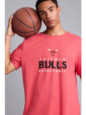 DeFacto %100 Pamuk NBA Chicago Bulls Standart Fit Bisiklet Yaka Kısa Kollu Tişört E4865AX26SP