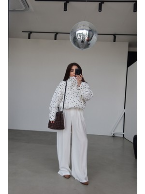 Özge Özgenç Üç Pileli Geniş Kalıp Pantolon