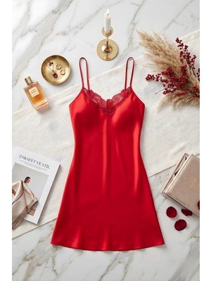 QKK Göğüs Dantelli Kırmızı Saten Gecelik - Şık ve Zarif Mini Uyku Elbisesi