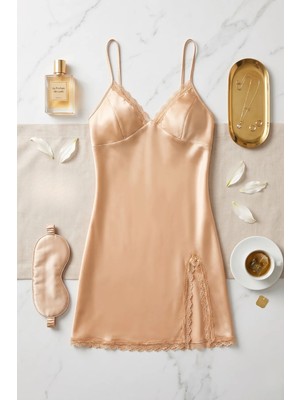 QKK Kadın Gold Saten Gecelik Asimetrik Kesim Dantelli ve Yırtmaçlı Mini Gecelik