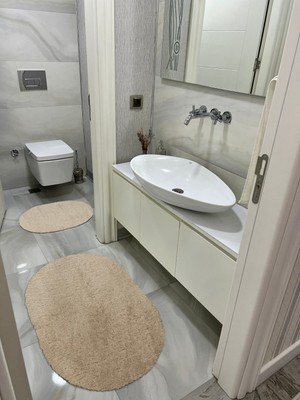 PremiumPort Yumuşak ve Şık Oval Banyo Paspas Seti, Peluş Dokunuşuyla Rahatlık Sağlar