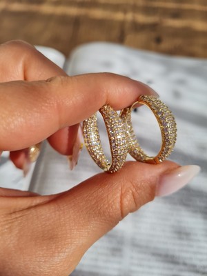 Xuping Jewelry Çift Sıra Zirkon Taşlı Altın Kaplama Çelik Halka Küpe – Suya Dayanıklı & Şık Tasarım