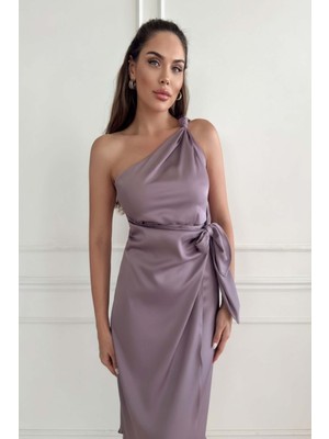 Zishan Fashion Tek Omuzdan Askılı Parlak Saten Kumaş Kuşak Detaylı Midi Kadın Abiye Gece Şık Kadın Elbise STP-003