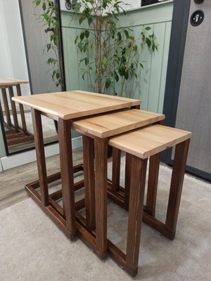 Yumedi Design SHP01DC - Taha C- Zigon 3 Lü Sehpa , Ceviz Vernikli Çam Ağacı Ayaklar , Doğal Vernikli Kayın Ağacı Yüzey , Tekerlekli ,el Yapımı