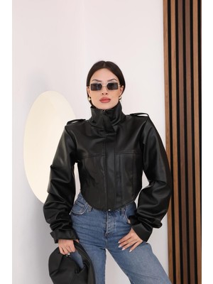 Famoda Dik Yaka Korse Detaylı Motorcu Crop Kadın Deri Ceket