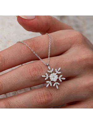 Elwes Gümüş Manolya Çiçeği Kar Tanesi Kadın Kolye