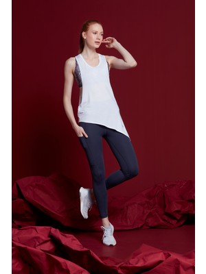 Yoga Zero Sophie Bluz Beyaz Asimetrik Kesim Yandan Kesik Detay