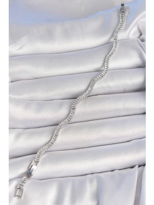 Hobibahçem Pirinç Gümüş Renk Su Yolu Zirkon Taşlı Model Kadın Bileklik