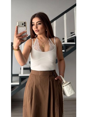 Elisin Ekru Boyundan Bağlamalı Dantelli Atlet