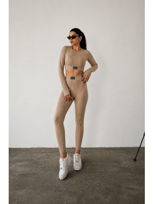 Gamze Alptekin Uzun Kollu Parmak Detaylı Crop ve Tayt Takım Sporcu Tayt Takım
