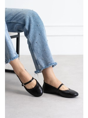 Shoetek Sawra Kadın Babet Önden Bantlı Tokalı Kırışık Siyah Deri